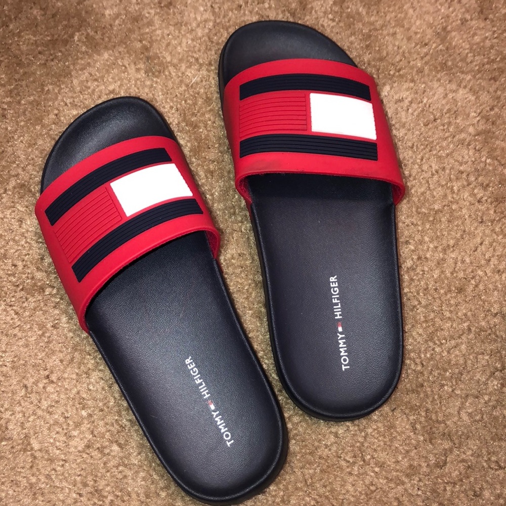 tommy hilfiger slides size 6 (runs small)